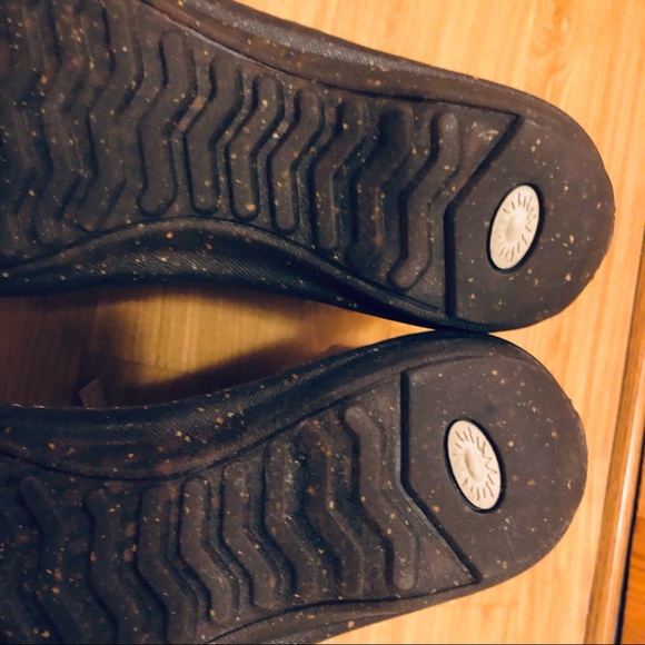 Ugg Boots. Worn once! These are so adorable & in perfect condition! - Picture 10 of 11